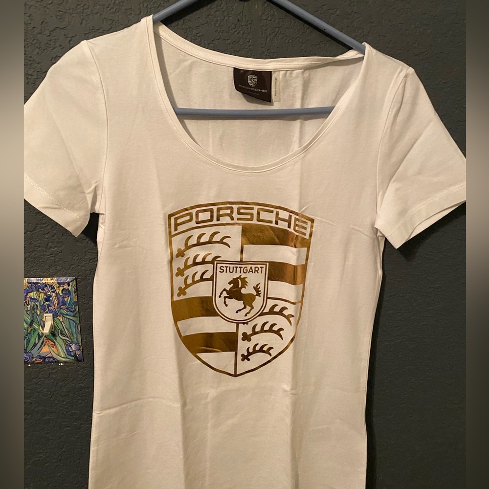 Porche women’s t-shirt schedule
